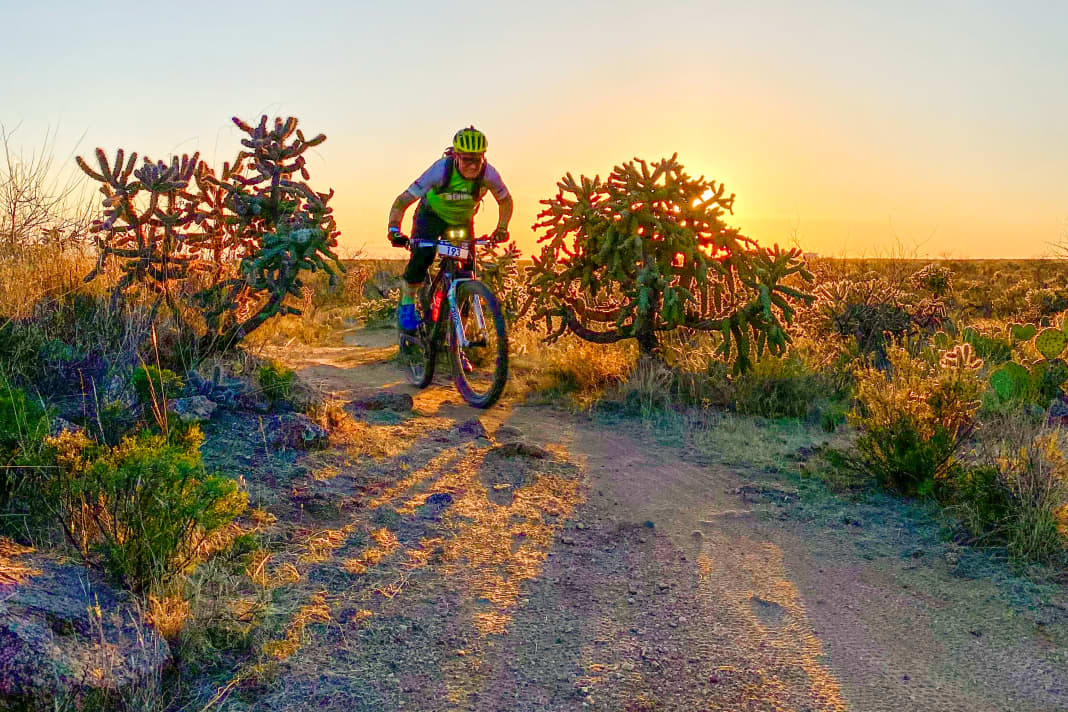 Sun, moon, cactus spines: testers and gearstick are in their element at the 24-hour race.