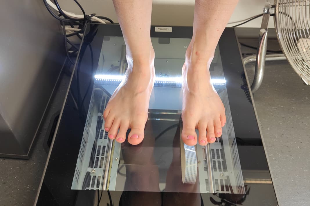 Es beginnt mit einem Fuß-Scan