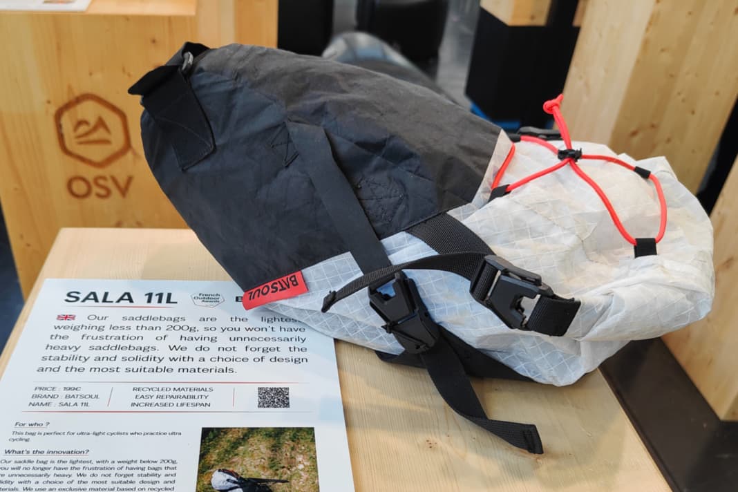 Honoured with the French Outdoor Award and now on show at ISPO: The Batsoul Sala 11 saddle bag.