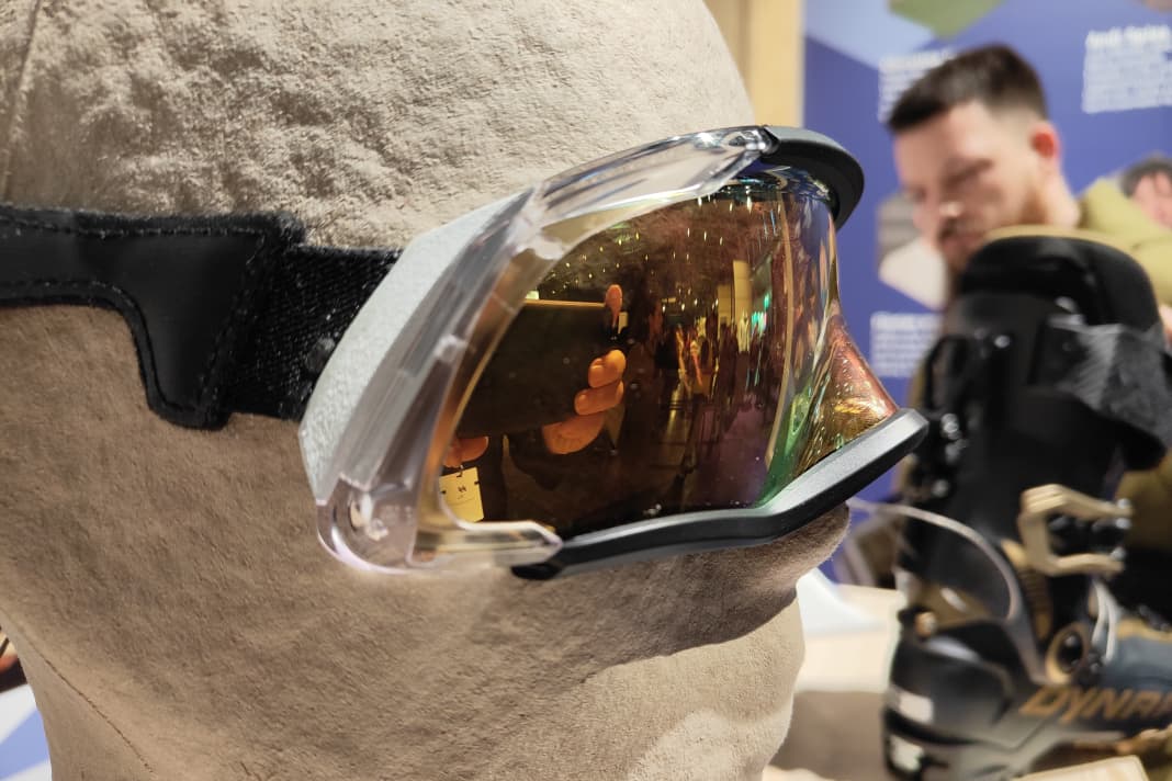 The Oakley Flex Scape was recognised by the ISPO jury for its versatility. It is suitable for spectacle wearers...
