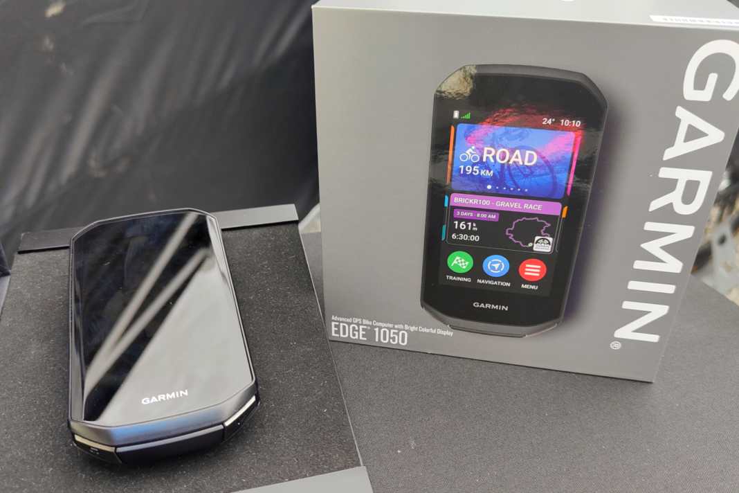 For all those who have always wondered "Why don't bike computers have displays as nice as mobile phones?" - here it is!