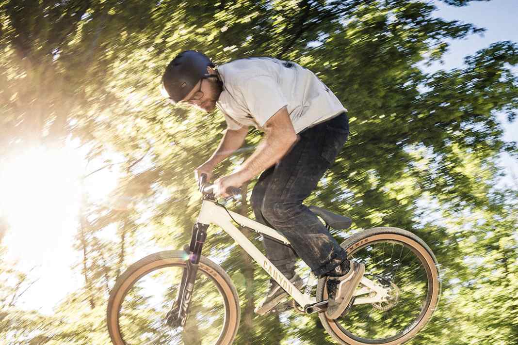 Canyon has given its popular dirt jump classic a facelift and developed a completely new aluminium frame