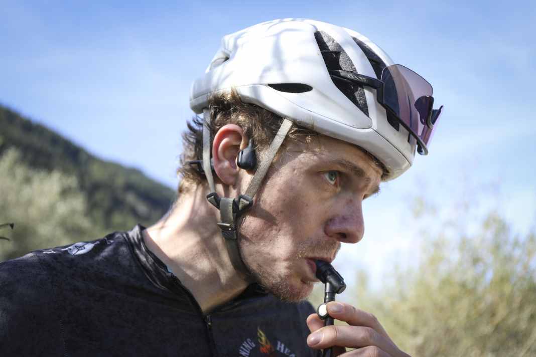 Écouter de la musique en faisant du vélo peut être motivant et est même autorisé par la loi - mais avec des restrictions évidentes.