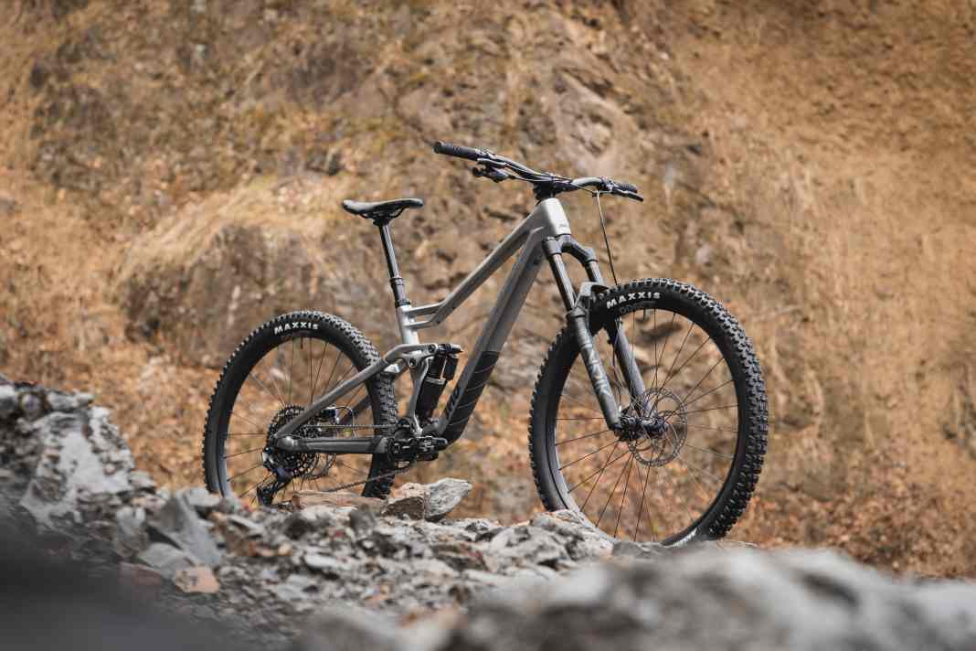 Radon Jab 9.0: mit großen Laufrädern und Federweg: 160/150 mm. Preis: 3499 €.