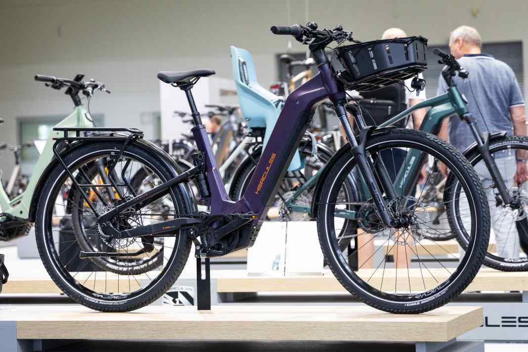 With the Jarvis 5, Hercules presents a full-suspension trekking e-bike designed specifically with comfort and everyday practicality in mind.