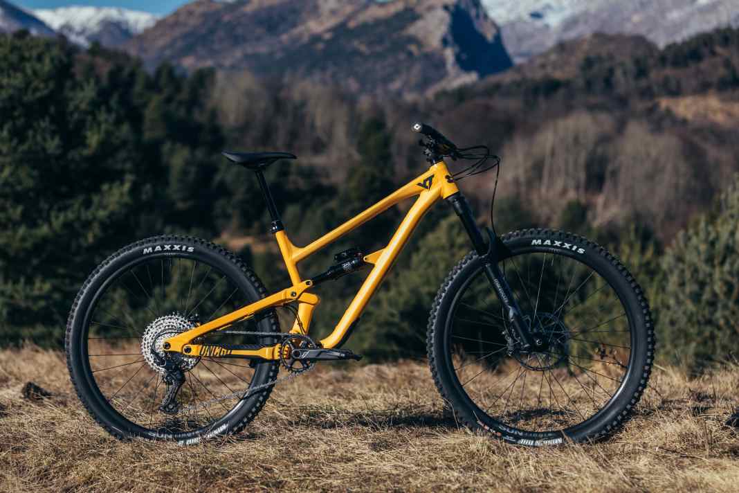 Mit Marzocchi-Fahrwerk und Deore Zwölffach sowie DB8 Bremsen dürfte auch das Core 1 für 2799 Euro schon solide Trailperformance bieten. Allerdings: Mit 16,5 Kilo ist das Bike recht schwer.