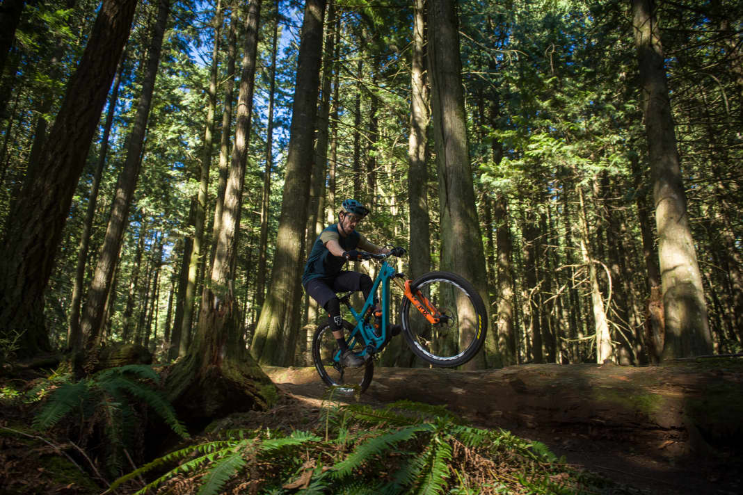 Fox überarbeitet sein komplettes Dämpfer-LineUp für die Saison 2024.