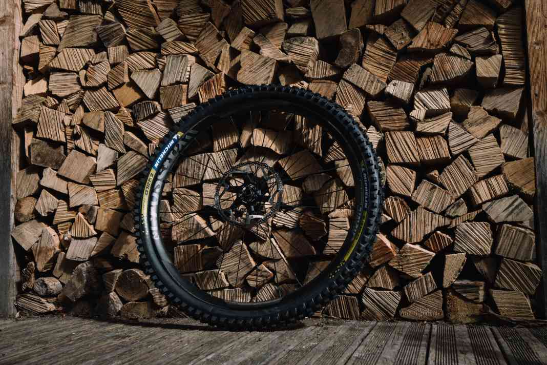Downhill-orientated All Mountain, Enduro or Light E-MTB? These riders should be happy with the new Crosstrail range from Mavic.