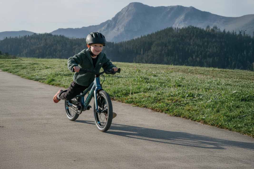 With the Kimu 16, Orbea has a clever balance bike in its programme that can be converted into a child's first bike over time.