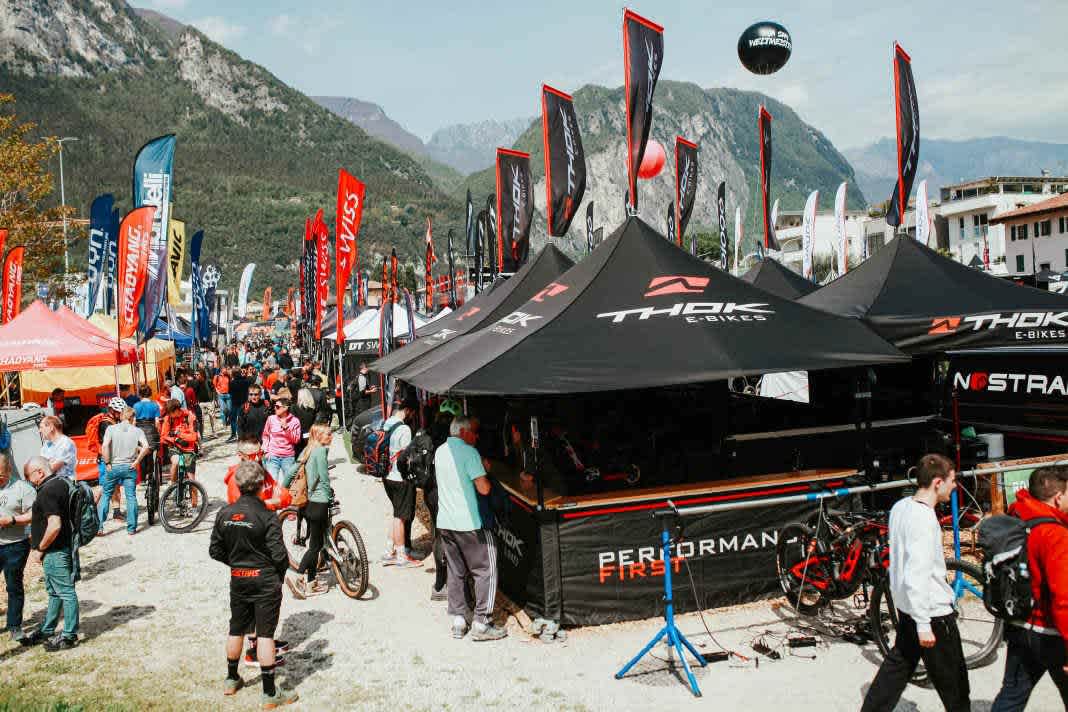 Almost 200 exhibitors were represented on the Expo site.