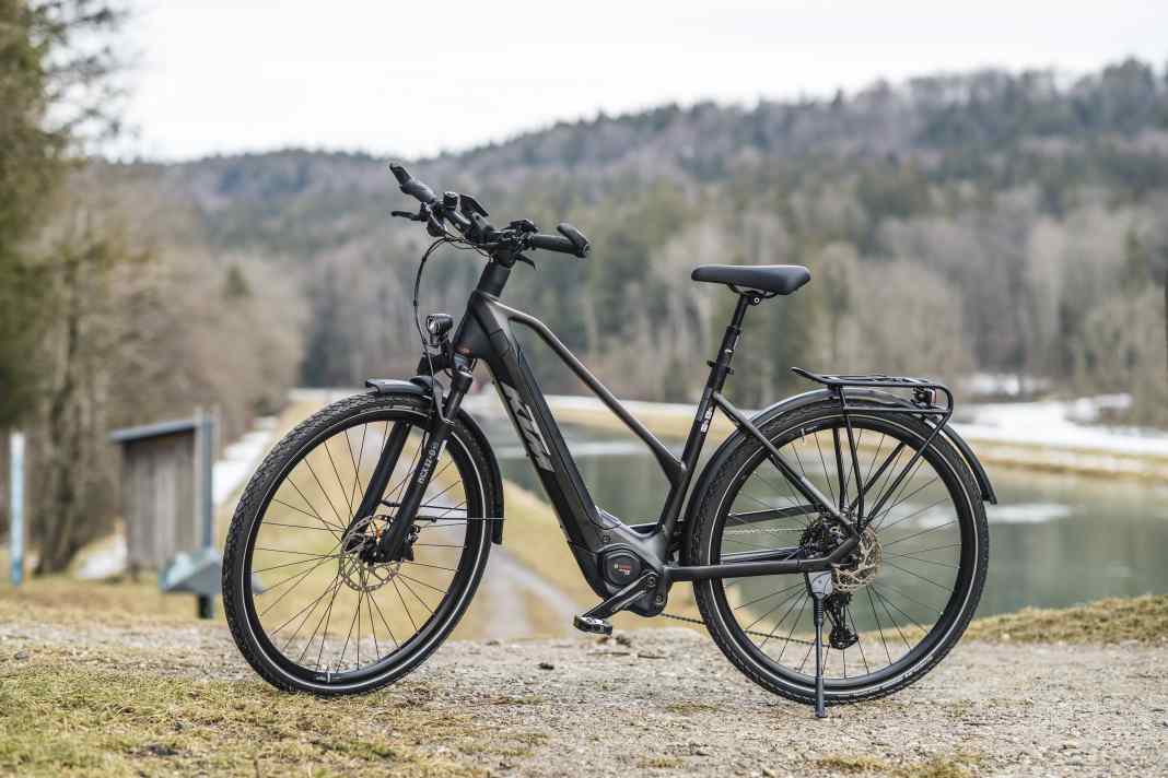 KTM Macina Tour CX 820 // Bosch CX // 800 Wh // 26,7 kg // 4.399 Euro