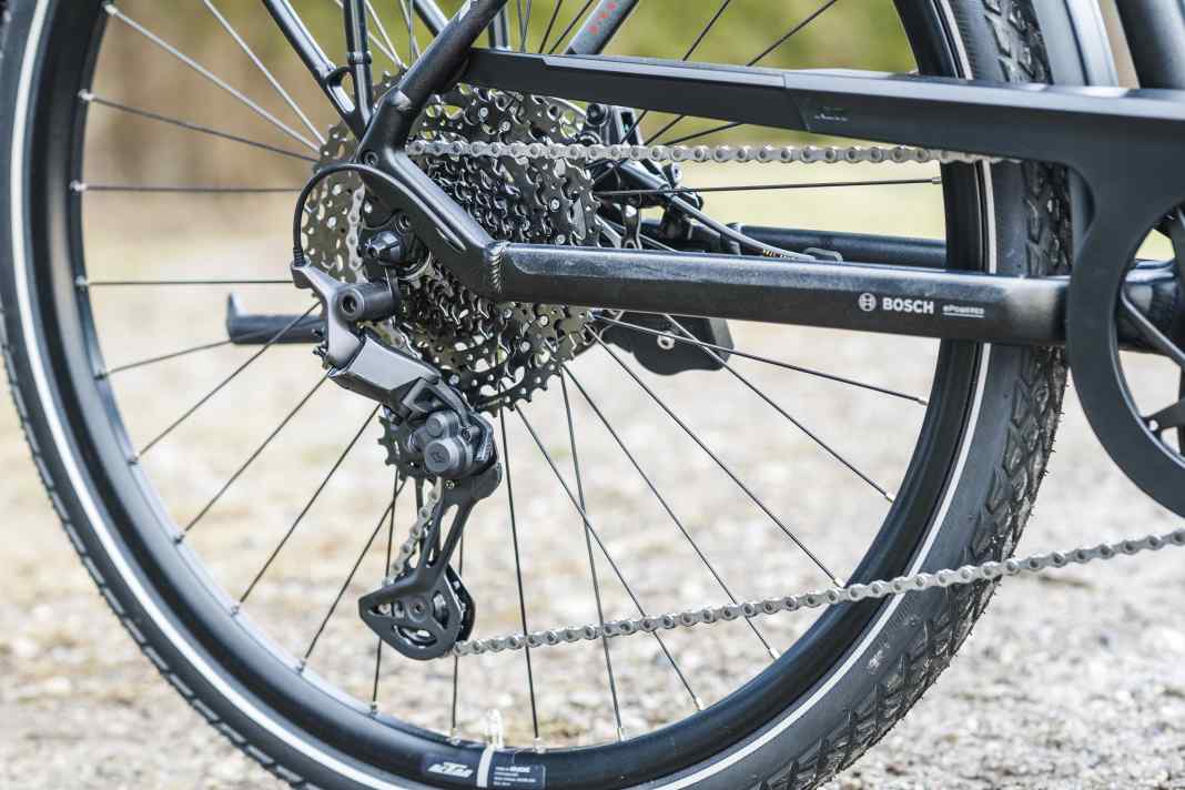 The Linkglide version of the popular XT is a rare guest on (e-)touring bikes.