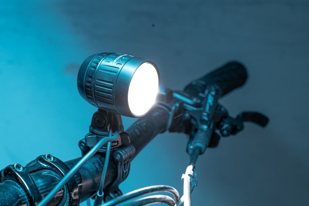 Using the bracket supplied, the Busch & Müller IQ-XM Speed can be mounted high on the handlebars