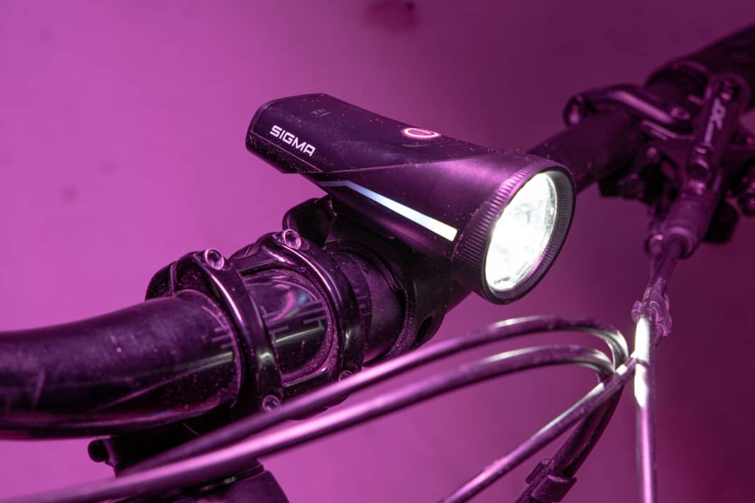 Die Aura 100 ist Sigmas stärkste StVZO-Lampe und verfügt über einen Automatik-Modus