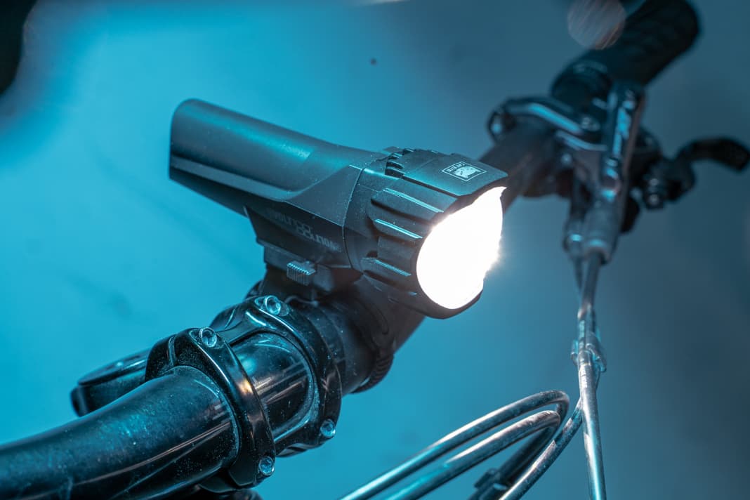 Cateye GVolt 100: compact handlebar light with built-in battery