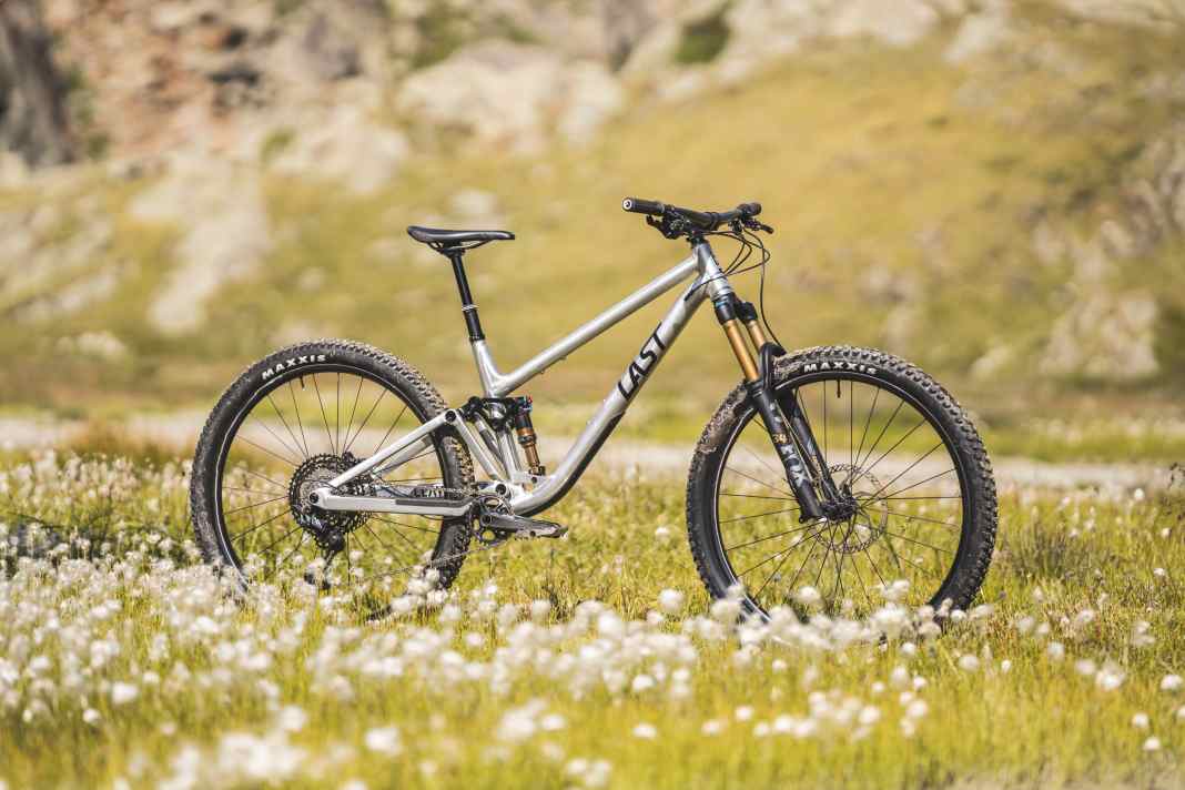 Last Clay // 12.29 kilos // 140/126 millimetres of travel // 29-inch // 9500 euros // aluminium