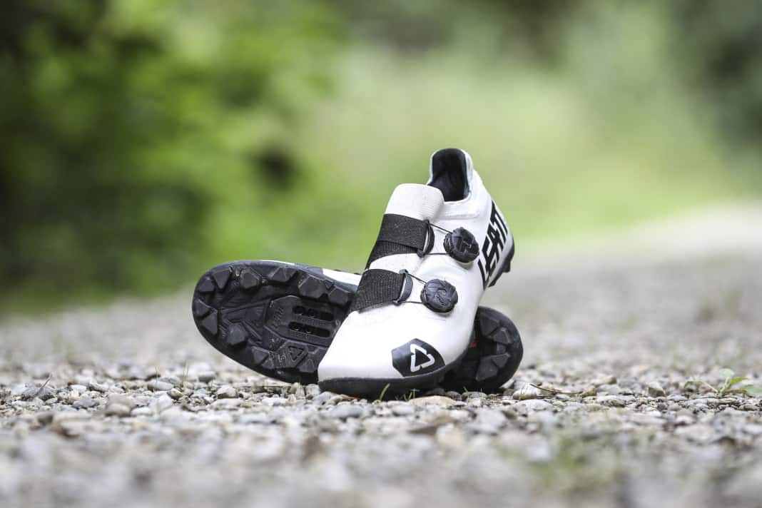 Leatt steigt mit dem ProClip 8.0 Race ins Schotter- und XC-Business ein. Leicht, steif und beqeum sollen die neuen Treter sein. Stimmt das?