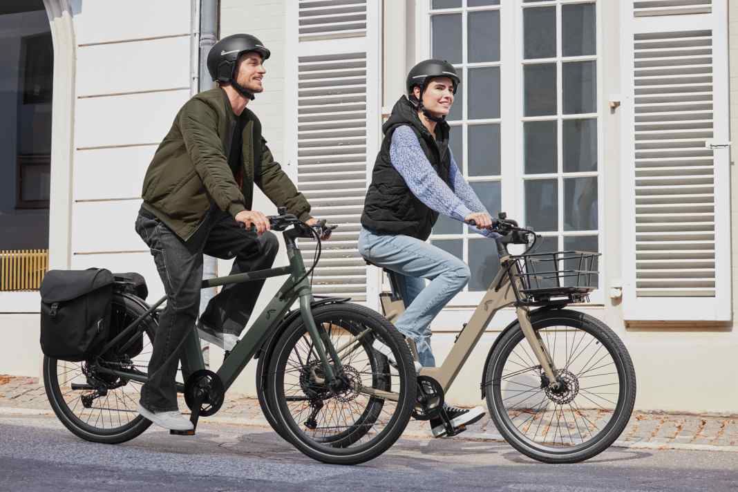 This spring, the discounter Lidl has two urban e-bikes on offer. Each with two different drive types.