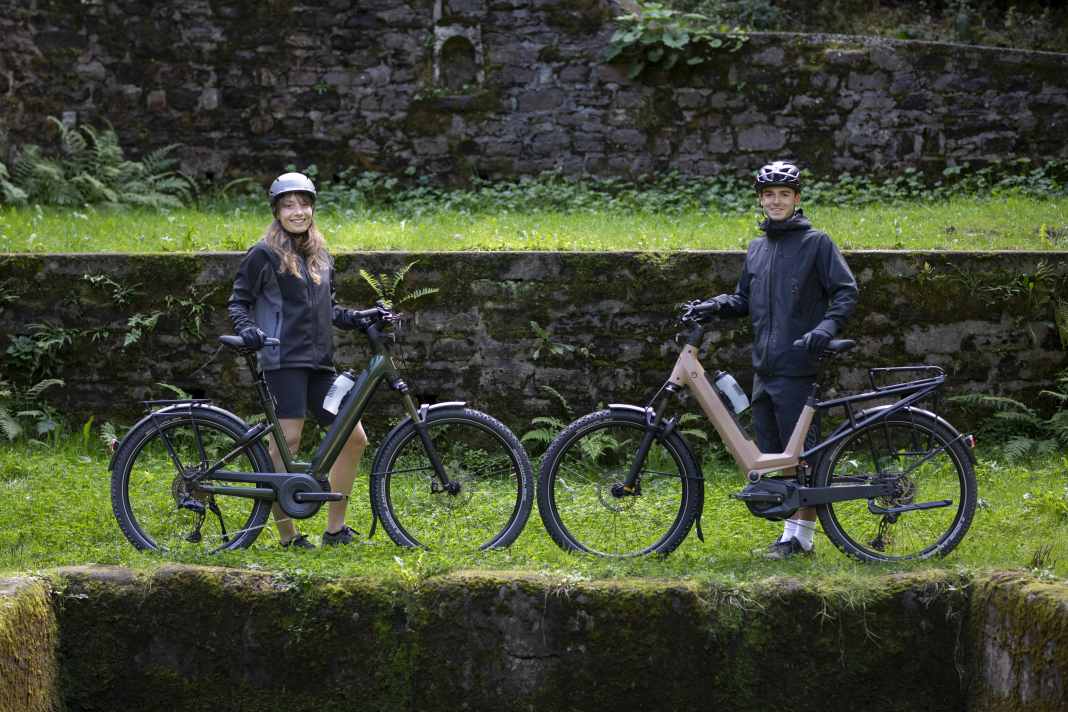 Moustache präsentiert das Xroad 2026: Ein komplett überarbeitetes E-Trekkingbike mit neuem Rahmen, Bosch-Antrieb und zwei Varianten – mit Frontfederung oder als vollgefedertes Xroad FS für Alltag und Tour.