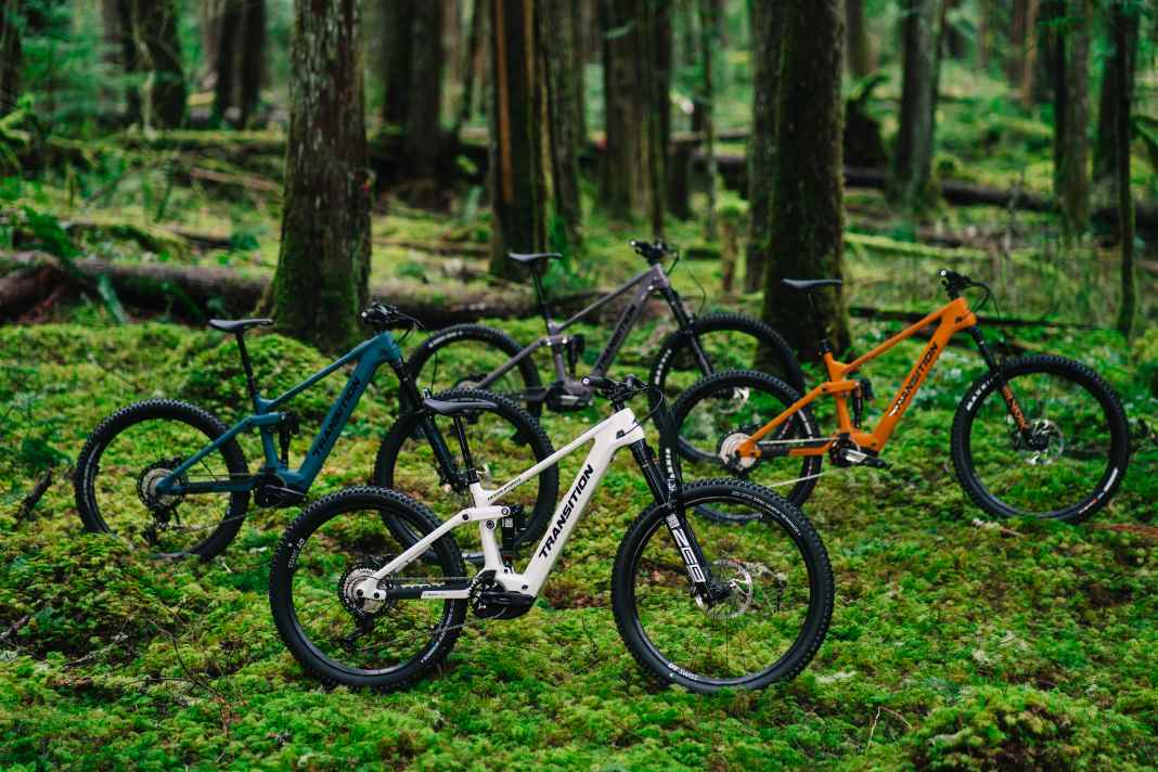 Zweimal SX, zweimal CX: Die neue Palette der Transition Regulator-Bikes.