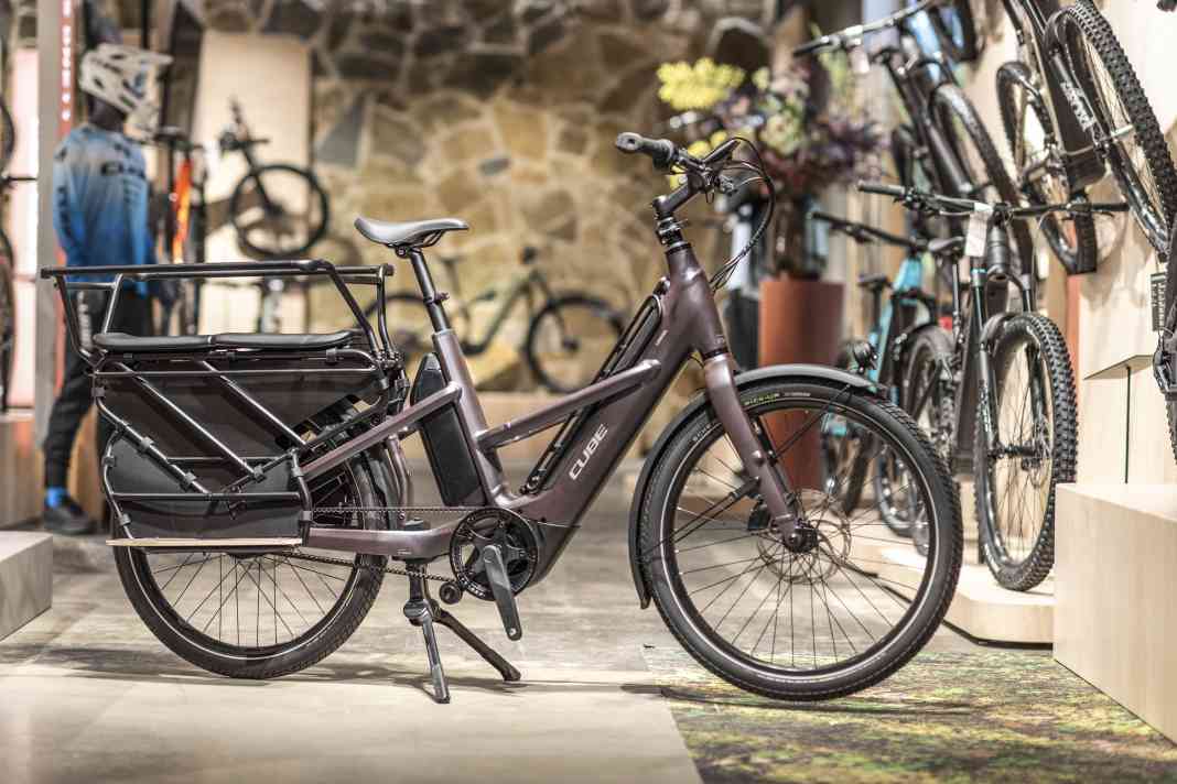 The Cube Longtail Hybrid Comfort Family costs 4,799 euros.