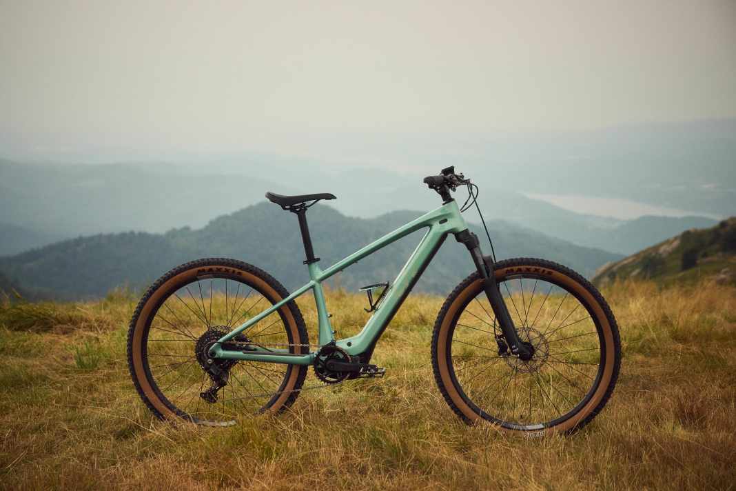 Ohne zusätzliche Anbauteile für den Stadteinsatz legt das Liv Tempt E+ den Fokus auf Touren im leichten Gelände. Preis: 2599 Euro.