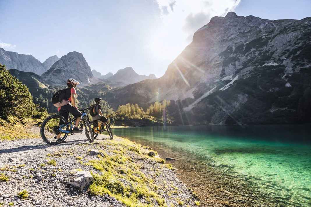 The Tyrolean Zugspitz Arena near Ehrwald currently boasts a range of top-class mountain biking spots: here is the Seebensee, but just below it lies the brand-new bike park with four acclaimed trails.