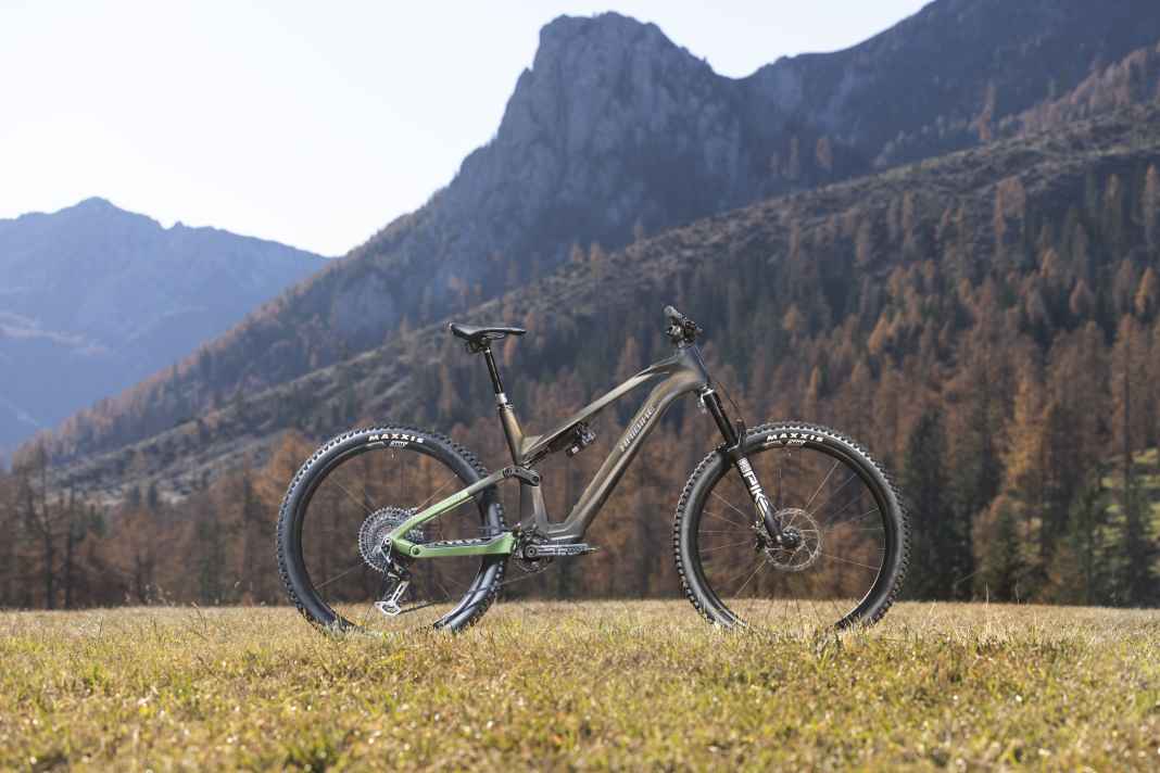 The new Lyke CF SE with electronic Flight Attendant suspension for 13,000 euros.