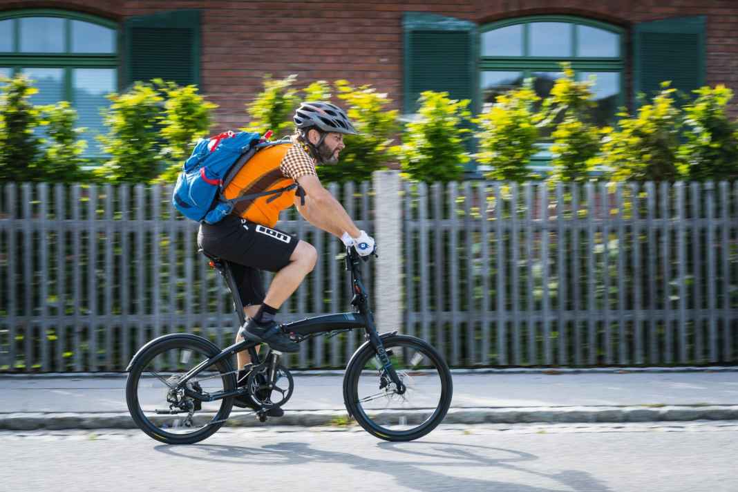 Falt- und Kompakträder: Sie beanspruchen deutlich weniger Raum als ein normales Fahrrad – sowohl in Fahrt als auch im Stand, zu Hause, im Büro oder gar unterwegs in den Öffentlichen.