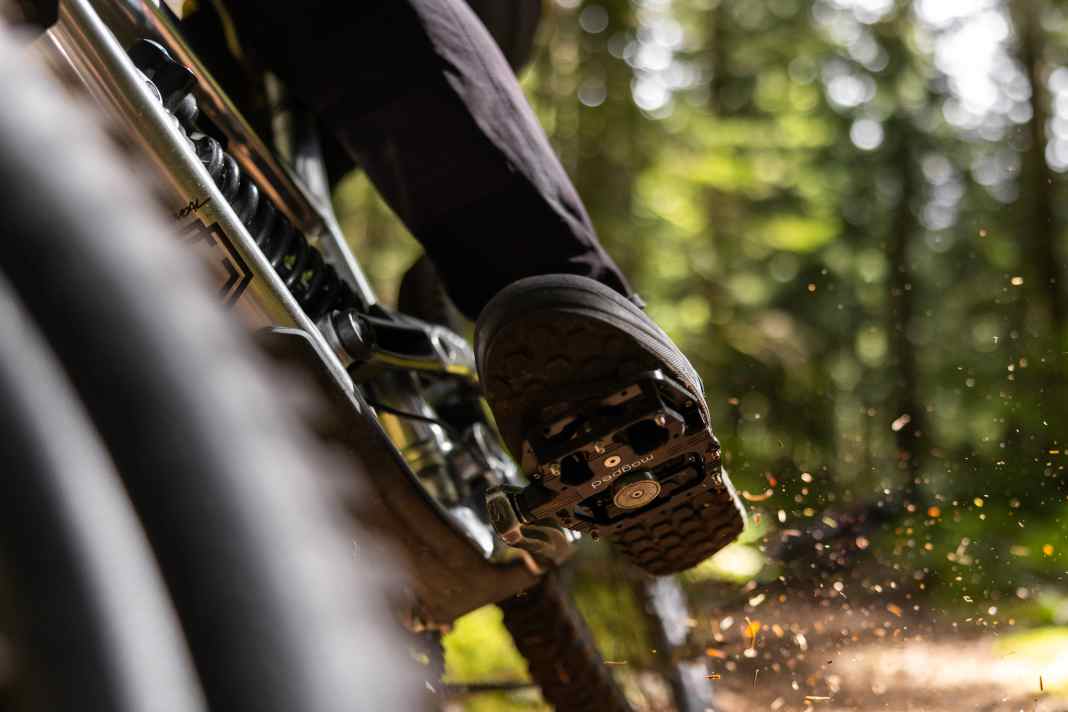 Neither fixed nor loose: With its magnetic pedals, Magped wants to appeal to all bikers who don't want to choose between clipless and flat pedals