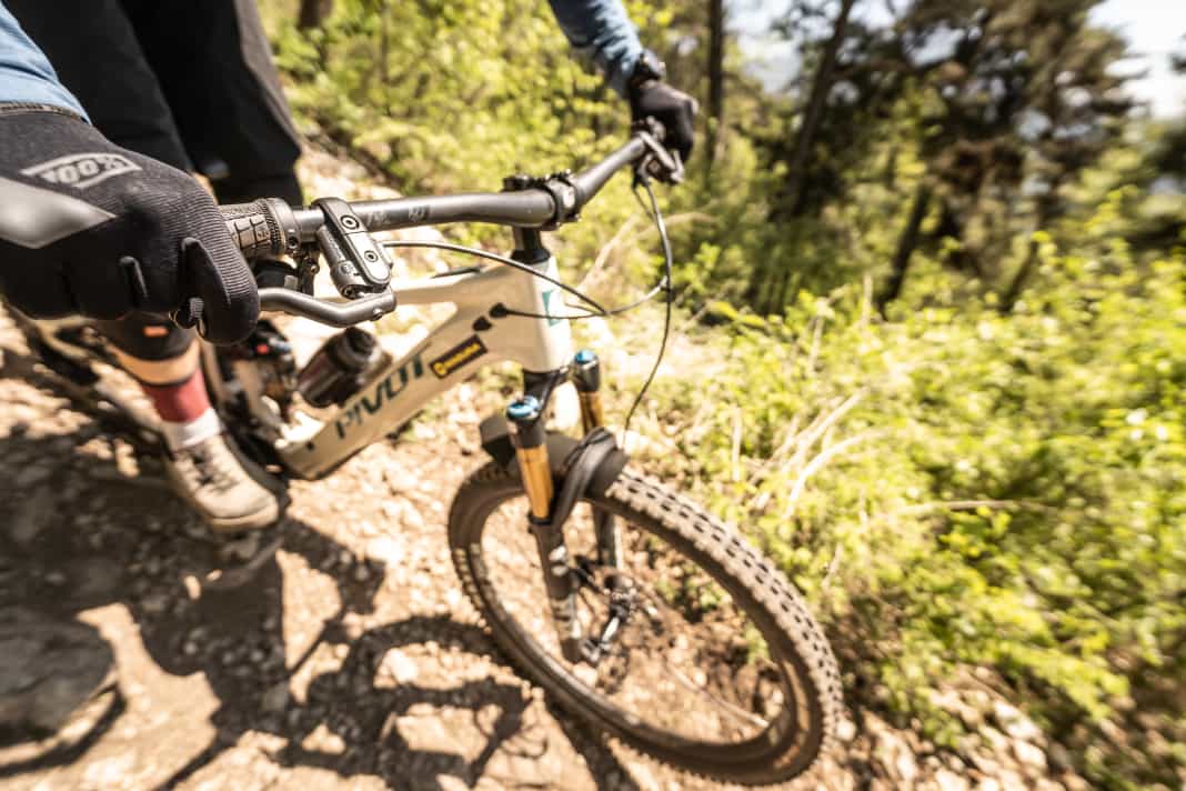 On the Naranch Trail on Lake Garda, the new Louise Elite impressed with its good modulation.