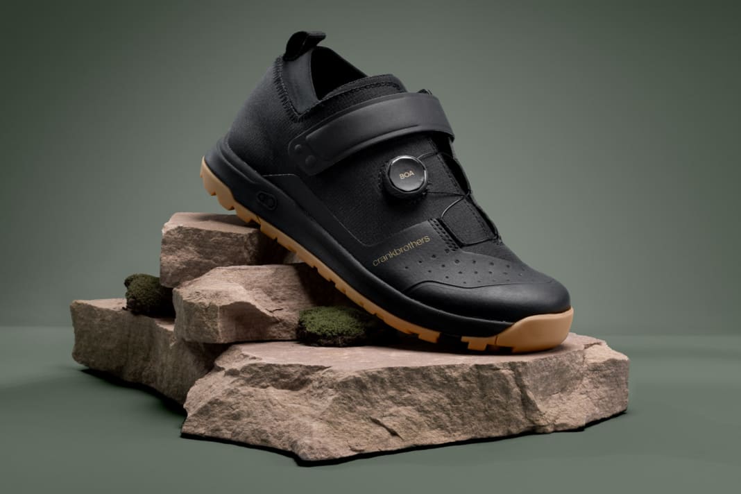 Das sind die neuen Crankbrothers Stamp / Mallet Trail mit neuem BOA-Rädchen.