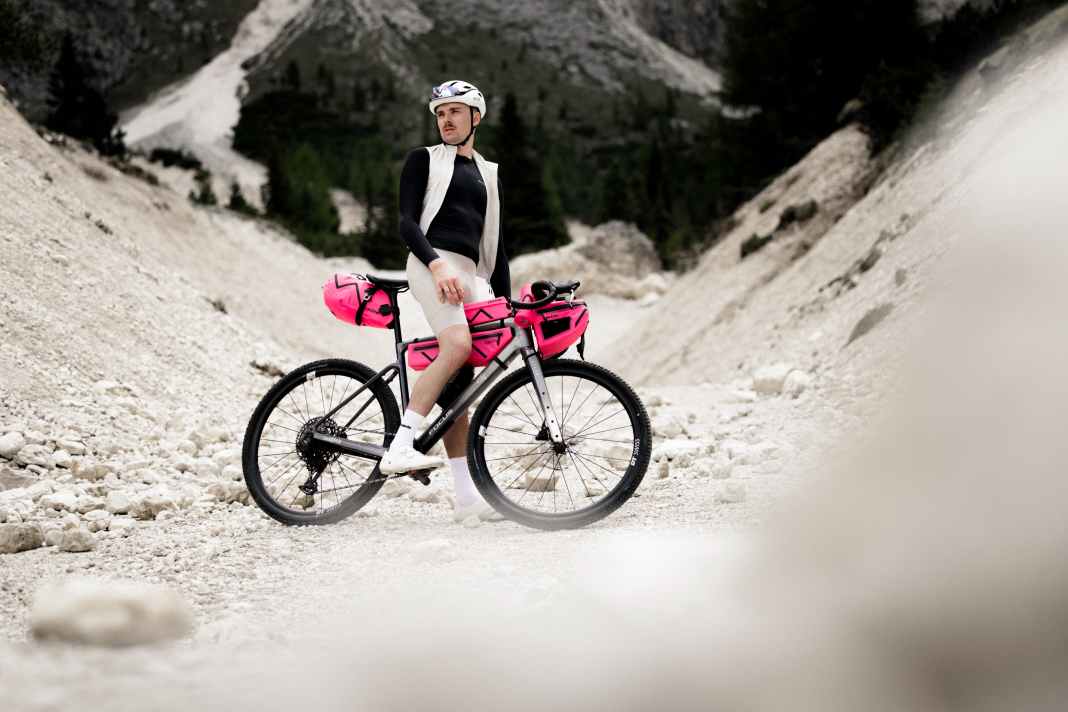 Hi, here I am. The Pink Edition is definitely a real eye-catcher.