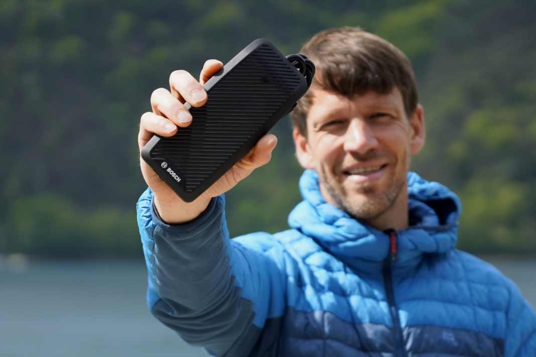 Da ist das Ding! Bosch bringt ein Schnellladegerät für alle E-Bike-Akkus des Smartsystems.