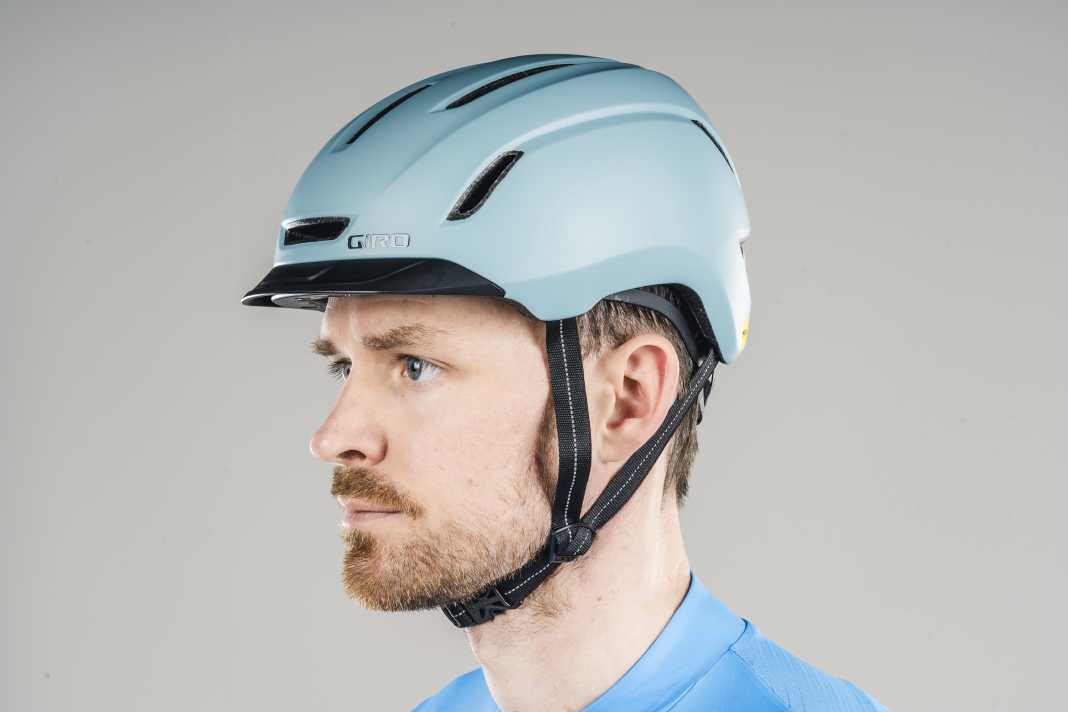 The Giro Caden II impresses with its discreet design and very high-quality workmanship.