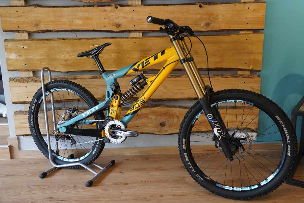 Das Worldcup-Bike von 2010, natürlich noch mit 26-Zoll-Laufrädern. Wessen Arbeitsgerät war das, bitte mal raten...