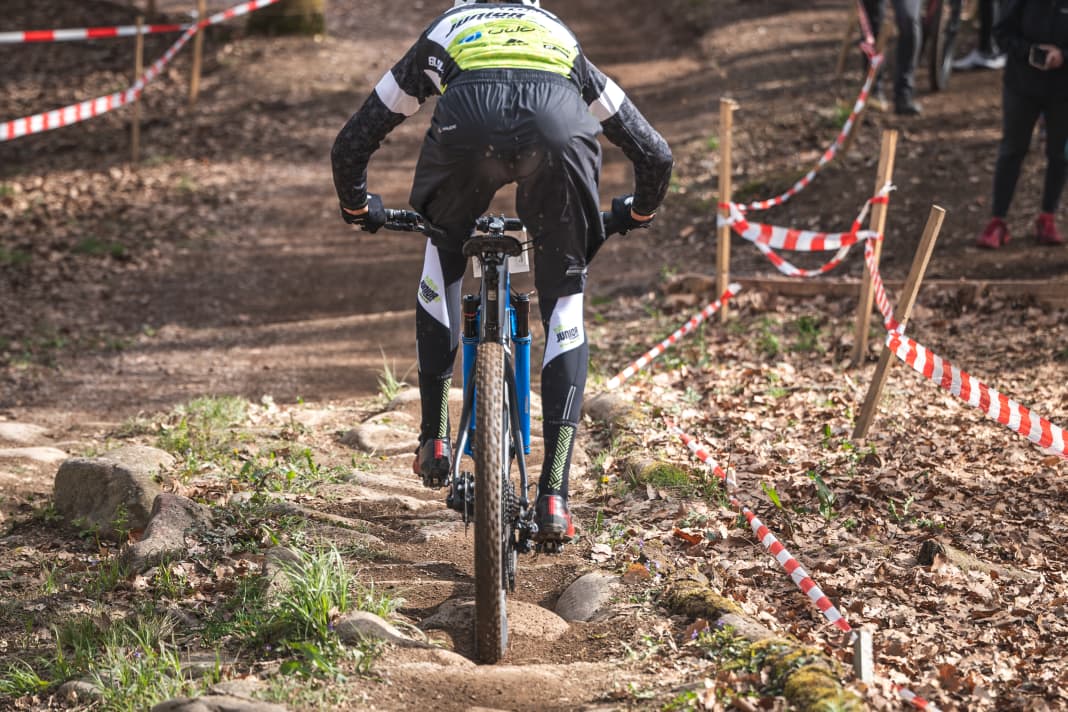 Max Ebrecht circles through the stone field in the slalom race.