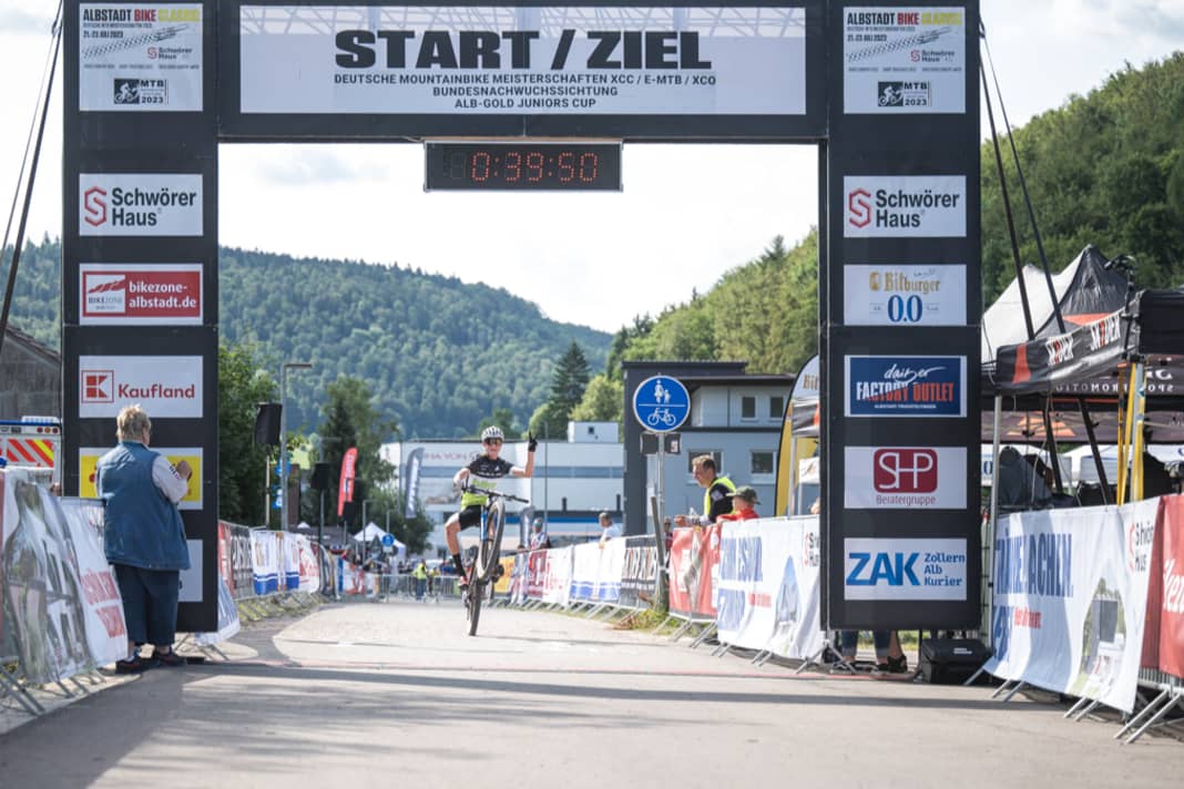 After a difficult start, Elias was able to secure first place in Albstadt.
