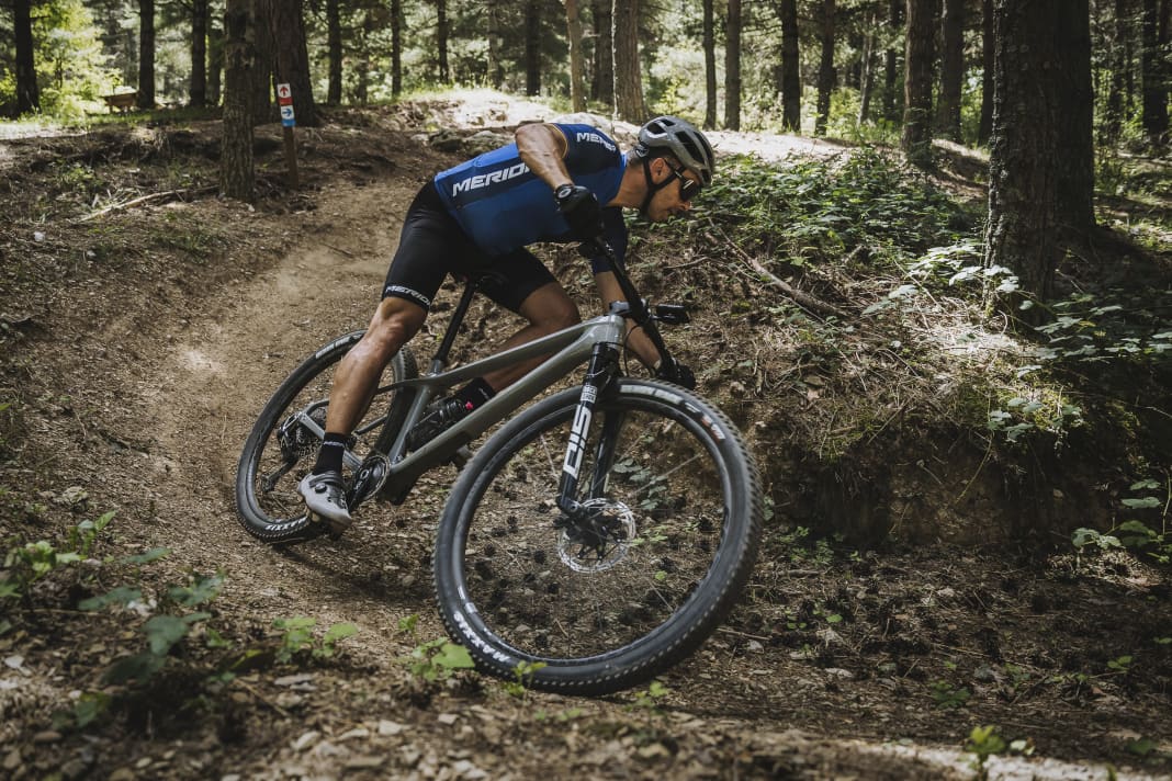 With numerous updates, Merida wants to instil the new Big.Nine Cross Country hardtail with even better downhill riding characteristics.