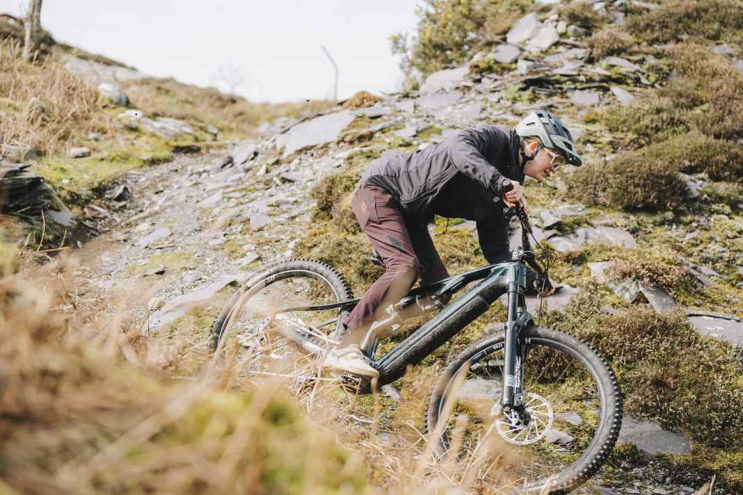 Konsequent auf den Enduro-Renneinsatz getrimmt – mit 170 mm Federweg, Bosch CX oder CX-Race, progressiver Geometrie und modularen Anpassungsmöglichkeiten. Vorerst wird es drei Modelle zwischen  6,899 und 11.699 Euro geben. Zwei günstigere Modelle (5.699 und 4.799 Eiro) sollen zu einem späteren Zeitpunkt kommen.