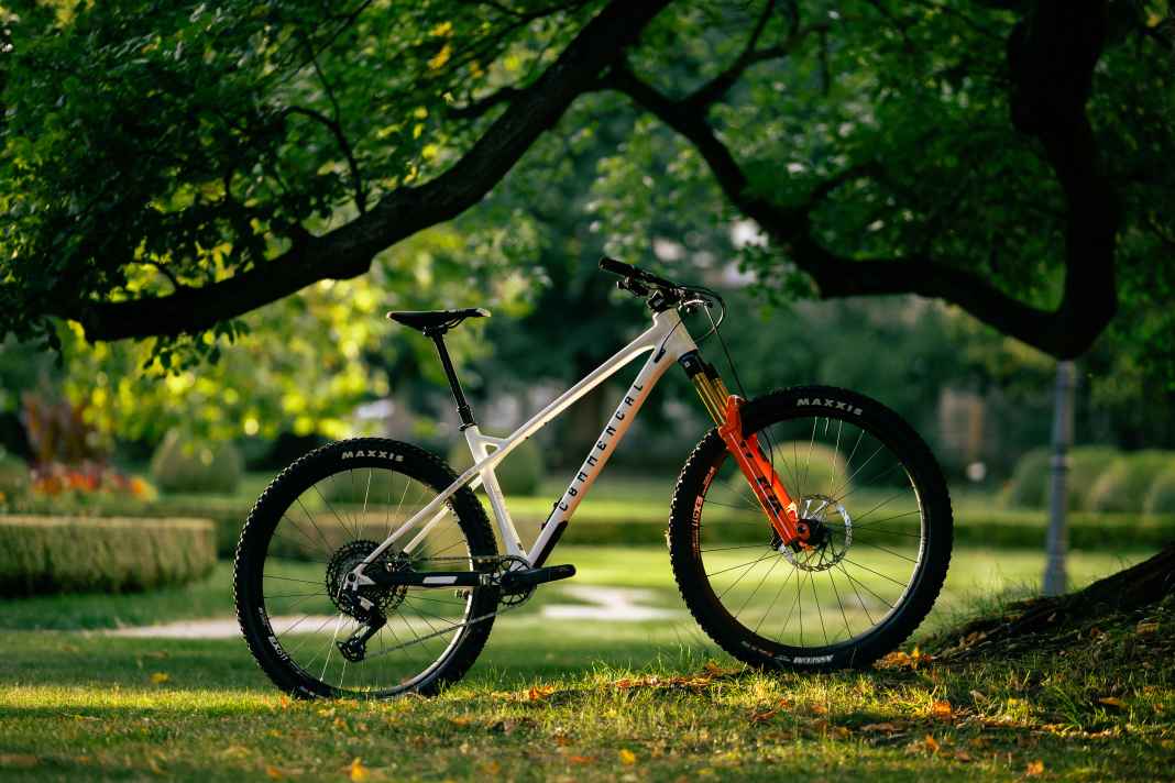 Commencal hat seinen Trail-Hardtail-Klassiker Meta ein Rahmen-Update verpasst. Damit soll das Meta HT noch vielseitiger sein
