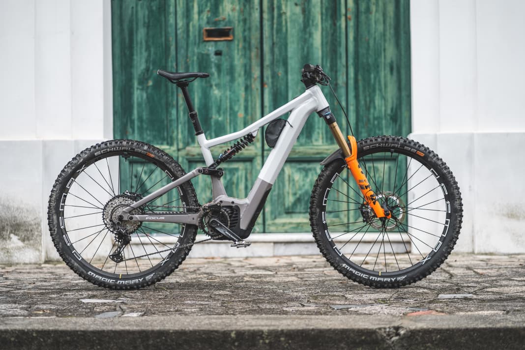 Focus Sam² 6.9 // Bosch Performance Line CX Smart // 7899 euros // 26.9 kg // 29 inch // 180/170 mm
