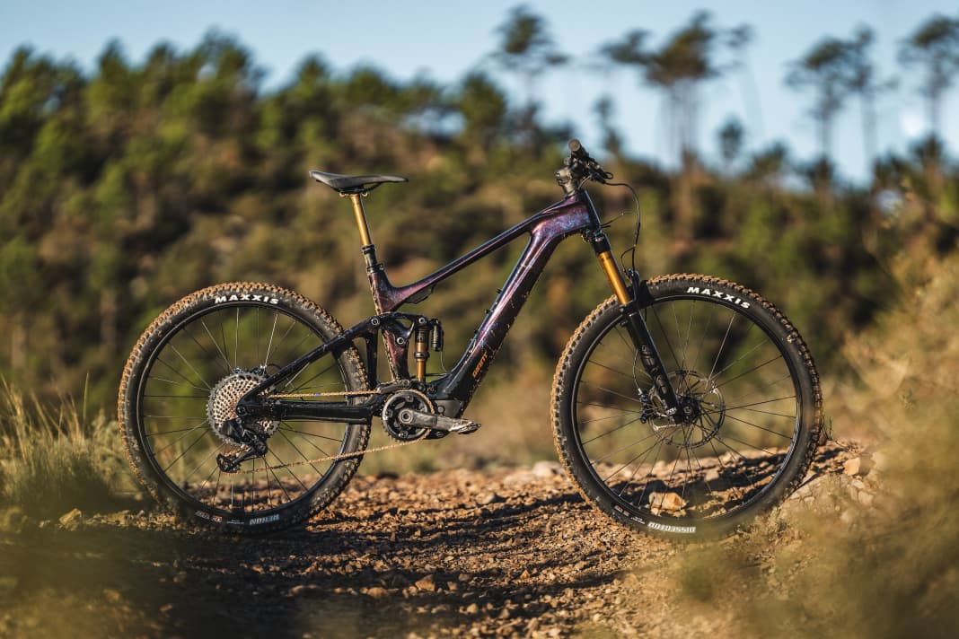 Giant Trance X Advanced E+ Elite 0 // 12999 euros // 400 Wh // 19.61 kg (size L) // 29/27.5 inches // 150/140 mm