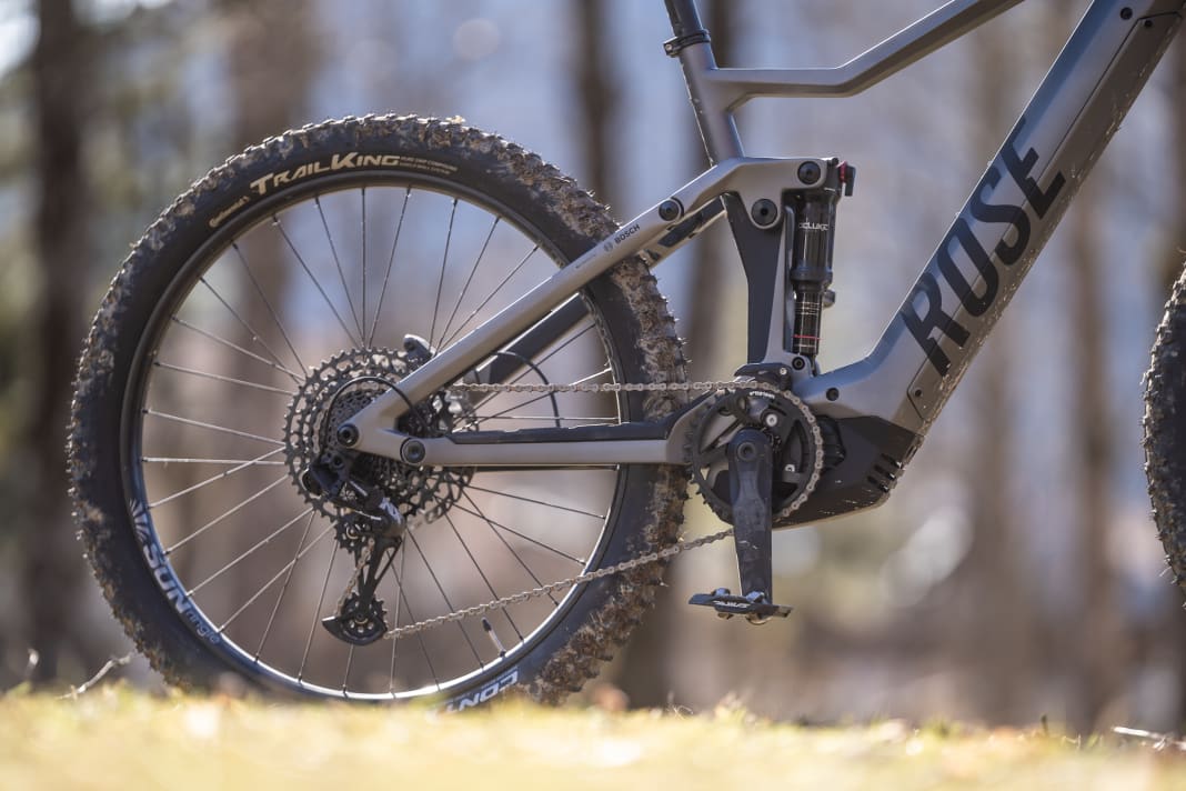 Noble, noble! Not only the main frame, but also the rear triangle is made of carbon fibre on all versions of the Root Miller+.