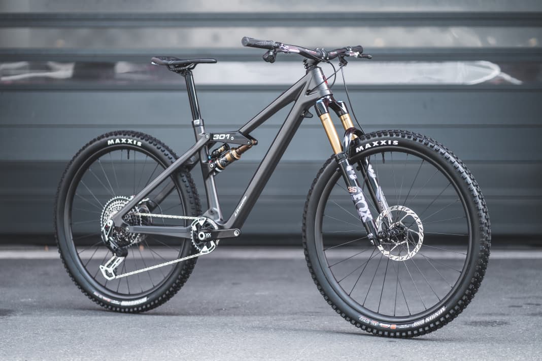 The carbon frame of the new Liteville 301 CE is produced in small series in Portugal.