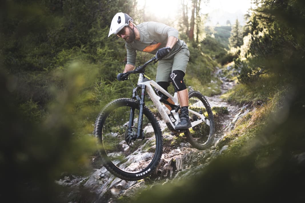 BIKE-Testredakteur Stefan Frey auf dem Cannondale Habit Carbon LT 1.