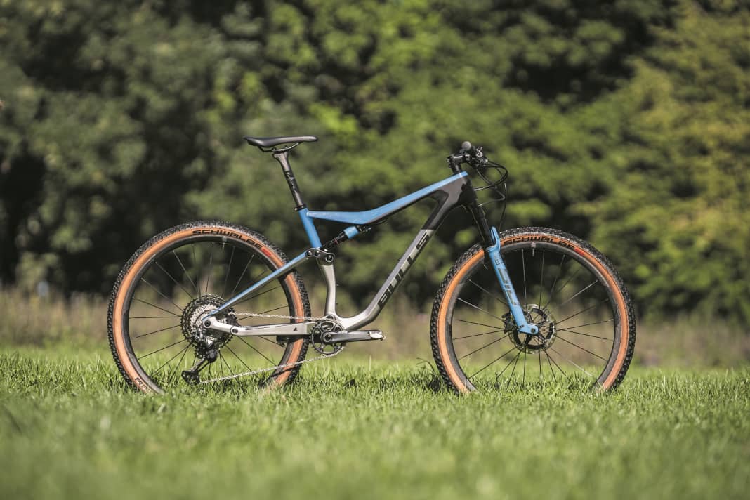 Optik und Ausstattung versprühen am Bulls Wild Edge Team einen professionellen Charme. Ob das Racebike auch mit einem guten Preis-Leistungs-Verhältnis glänzen kann, zeigt der BIKE-Test.