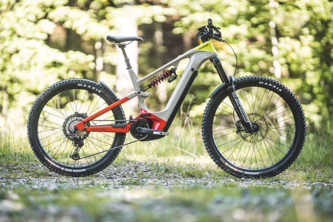 Cannondale Moterra Neo LT Carbon 1 // Bosch Performance CX // 750 Wh // 170/165 mm // 29/27.5 inch // 25.9 kg // 8499 Euro