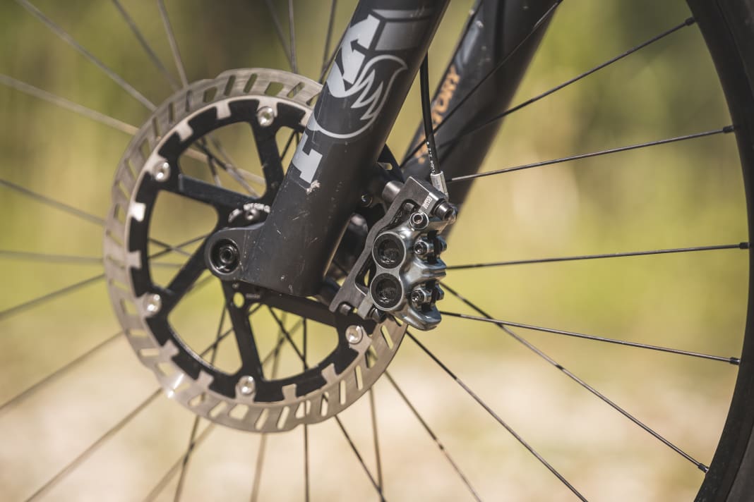 Magura MT7 with 220 brake discs at the front - nothing burns!