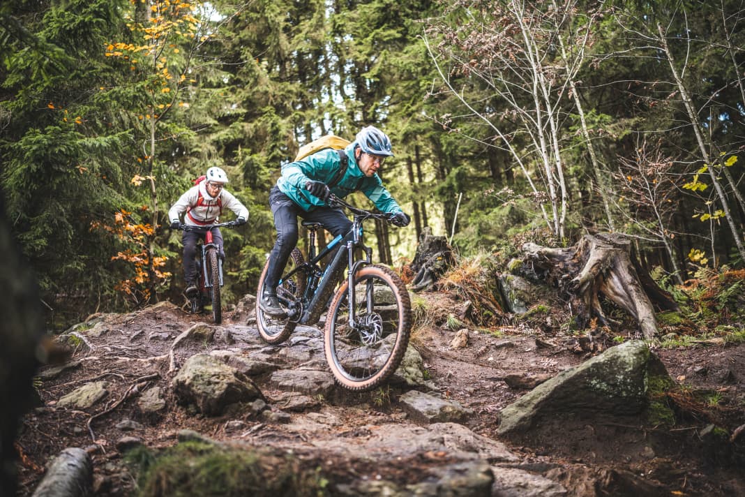 Topseller Cube Stereo Hybrid 140 HPC gegen Canyon Neuron:On CF7